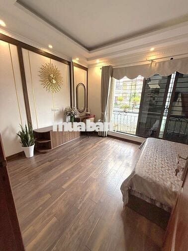 BÁN NHÀ 5 TẦNG NGÕ 206 CỔ LINH ĐỐI DIỆN AEON MALL LONG BIÊN ÔTÔ ĐỖ CỬA