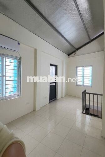 Nhà mặt tiền 2 tầng 28m2, 3.5 Tr/Tháng - MT 2m5, KD tạp hóa, Kho mini