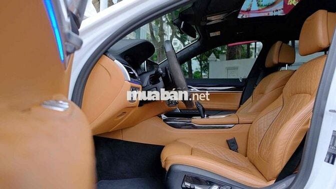 BMW 7 Series 2021 740Li - 19999 km Bank 90%