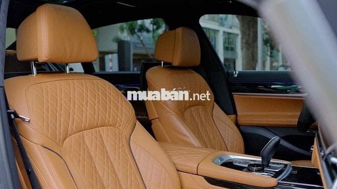 BMW 7 Series 2021 740Li - 19999 km Bank 90%