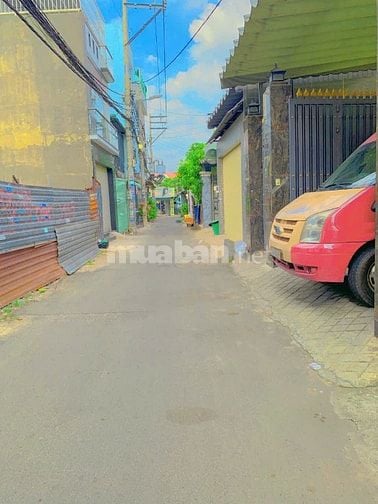 Bán gấp nhà cấp 4. Dt 5m x 21m hẻm ô tô cách 100m ra Phan Văn Hớn