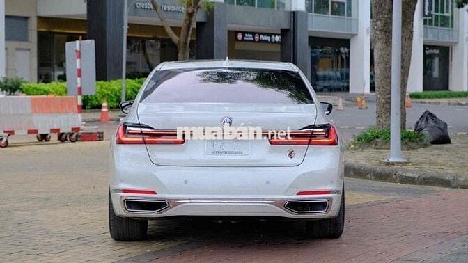 BMW 7 Series 2021 740Li - 19999 km Bank 90%