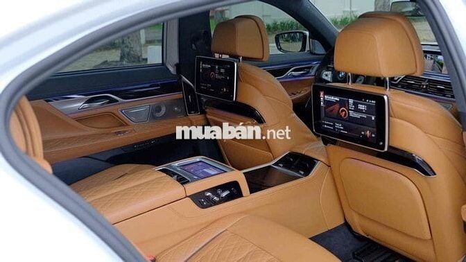 BMW 7 Series 2021 740Li - 19999 km Bank 90%