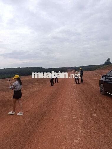 Bán Đất Xuyên Tâm giá Rẻ.gần trường học.gầm chợ . Gần UBND