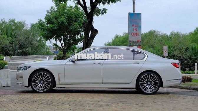 BMW 7 Series 2021 740Li - 19999 km Bank 90%