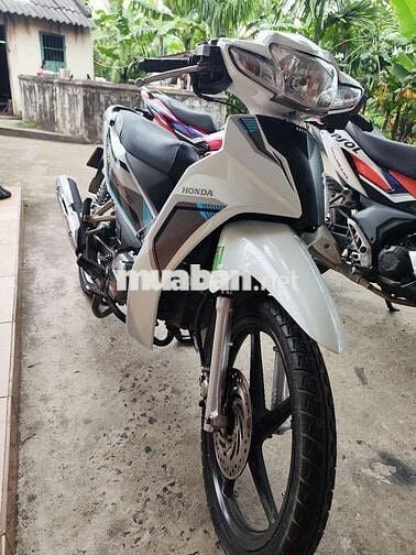 Honda Wave Blade 2017 Trắng đen mới tinh chất