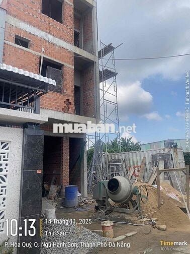 Hoa hậu kiệt Nam Kỳ Khởi Nghĩa. sát vách làng đại học