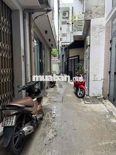 Bán nhà 2,5 tầng , kiệt Hoàng Diệu , cách đường lớn 70m