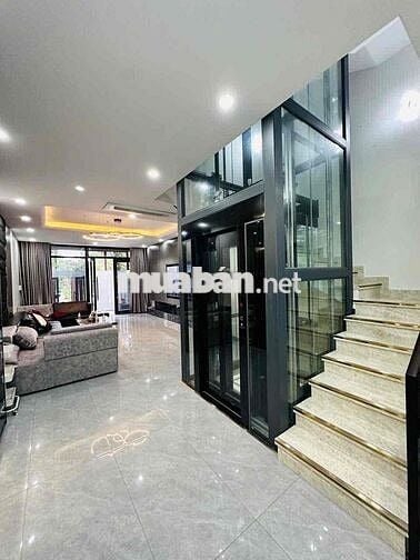 Chính chủ cho thuê nhà phố KDC JGS nội thát đẹp, có thang máy