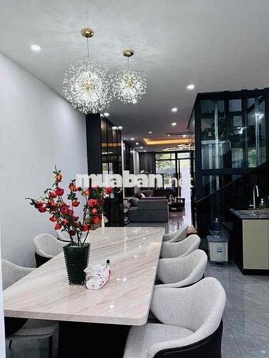 Chính chủ cho thuê nhà phố KDC JGS nội thát đẹp, có thang máy