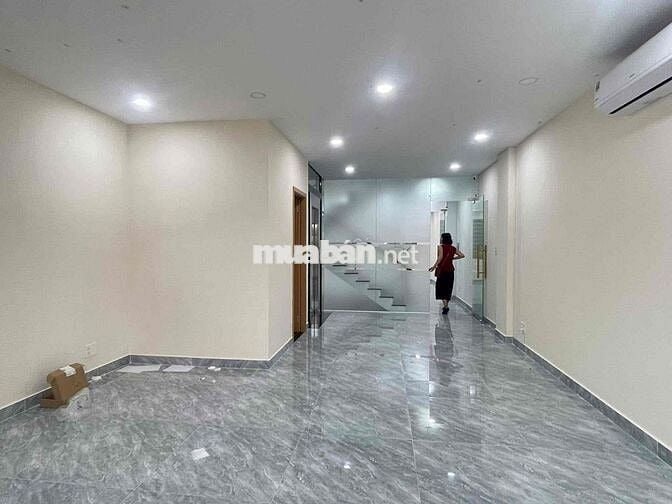 CHO THUÊ NGUYÊN SÀN TẦNG TRỆT VÀ LẦU 1 Nhà mới có thang máy