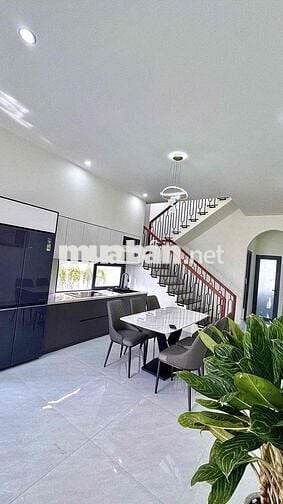 CHÍNH CHỦ —- CẦN BÁN CĂN NHÀ TÂM HUYẾT, MỚI 100% SAU CHỢ EKAO