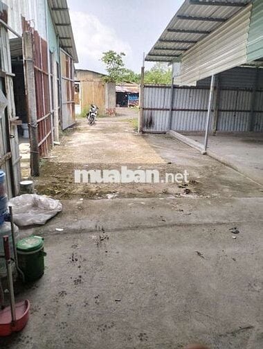 Kho cho thuê DT 300m² có điện nước sh đường tải 5T vào Kg ngập,Dột Ạ!