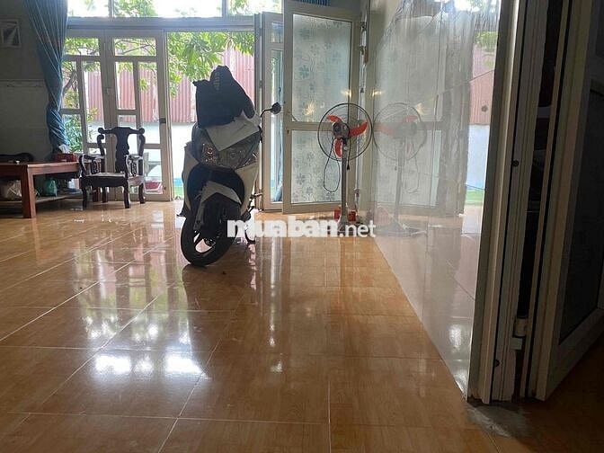 nhà ở cấp 4 hẻm 3 gác cách lộ lớn 50 m / nhà 3 phòng ngủ 2 Tolet n