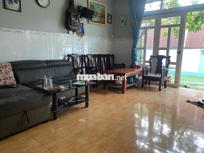 nhà ở cấp 4 hẻm 3 gác cách lộ lớn 50 m / nhà 3 phòng ngủ 2 Tolet n