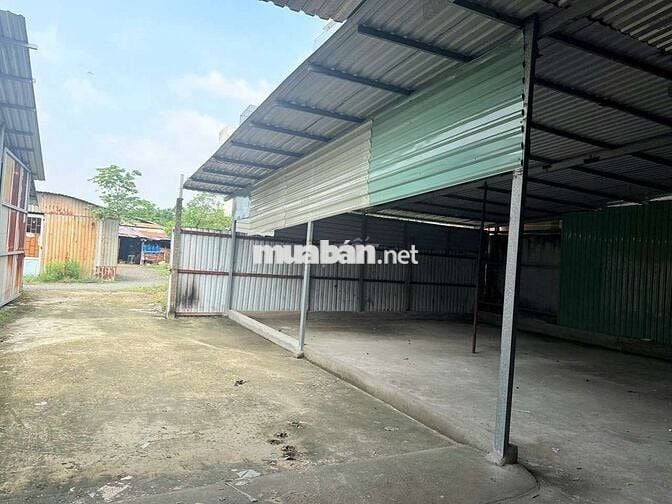 Kho cho thuê DT 300m² có điện nước sh đường tải 5T vào Kg ngập,Dột Ạ!