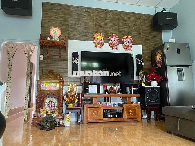 nhà ở cấp 4 hẻm 3 gác cách lộ lớn 50 m / nhà 3 phòng ngủ 2 Tolet n