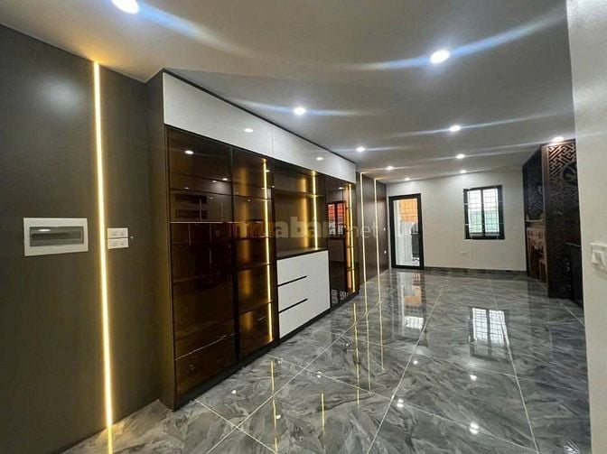 Bán Nhà, Ô TÔ Vào Nhà, Đường Hoàng Mai 50m, 7 tầng, mt 4.2m, 18.9 tỷ