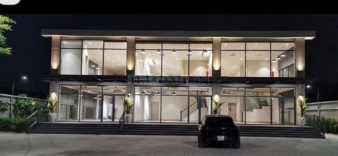 CHO THUÊ TÒA NHÀ 1100m Mặt Tiền 20m Hồng Hà P2 Tân Bình