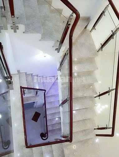 Chủ Đi Nơi Khác Để Lại Nhà Mặt Tiền Quận 2-Đủ Nội Thất-Sổ Riêng-Giá Rẻ