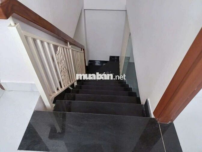 Nhà gần chợ nông sản đầu mối hóc môn