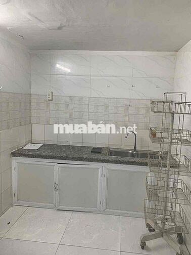 cho thuê nhà mặt tiền kinh doanh đang sơn sửa mới, bớt lộc