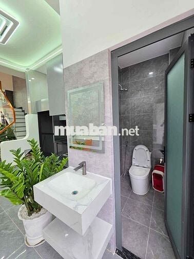 BÁN NHÀ PHỐ HIỆN ĐẠI ĐẸP LONG LANH TẠI DĨ AN BÌNH DƯƠNG