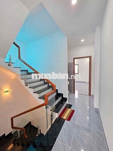 BÁN NHÀ PHỐ HIỆN ĐẠI ĐẸP LONG LANH TẠI DĨ AN BÌNH DƯƠNG