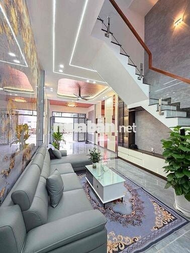 BÁN NHÀ PHỐ HIỆN ĐẠI ĐẸP LONG LANH TẠI DĨ AN BÌNH DƯƠNG