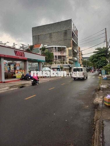 cho thuê nhà mặt tiền kinh doanh đang sơn sửa mới, bớt lộc