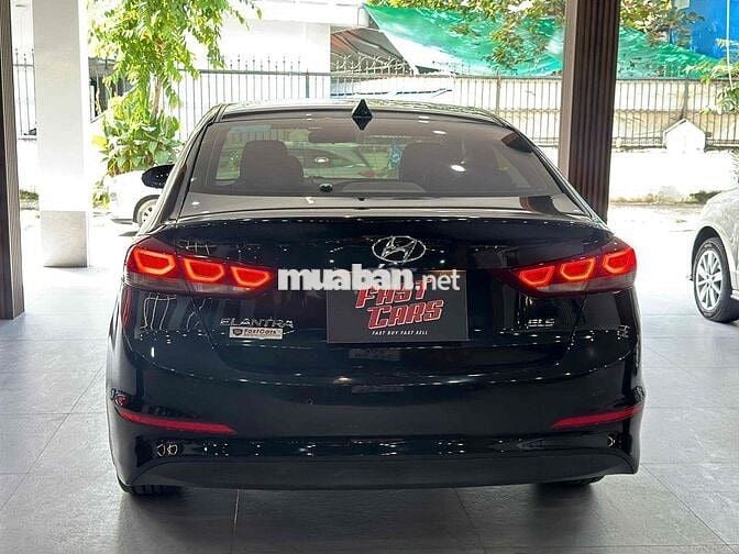 Hyundai Elantra 2018 2.0 AT - 80000 km không lỗi