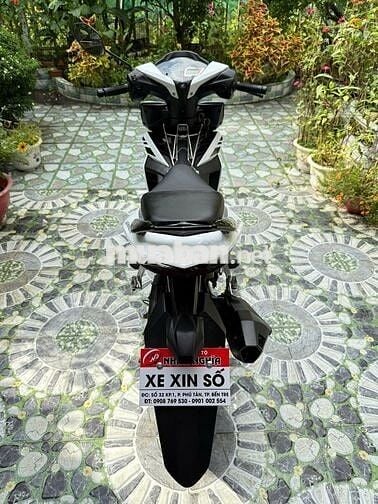 Winner V1 trắng 2016