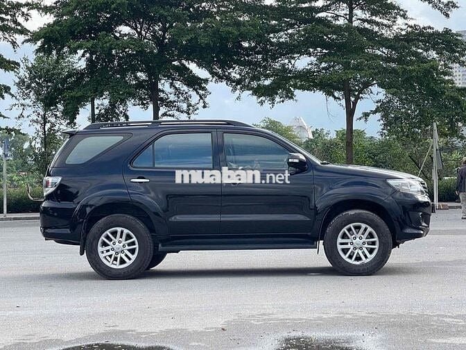 Toyota Fortuner 2013 2.7V 4x2 130000 km Đen