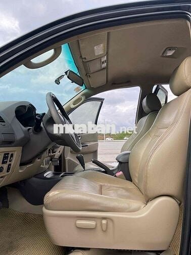Toyota Fortuner 2013 2.7V 4x2 130000 km Đen