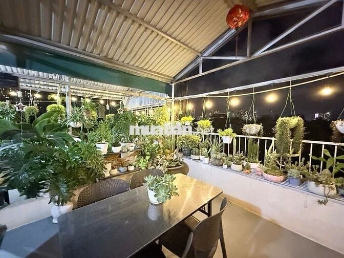 Bán nhà Chùa Láng trung tâm, lô góc 2 thoáng,mt 4m, ngõ thông, 8.1 tỷ