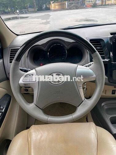 Toyota Fortuner 2013 2.7V 4x2 130000 km Đen