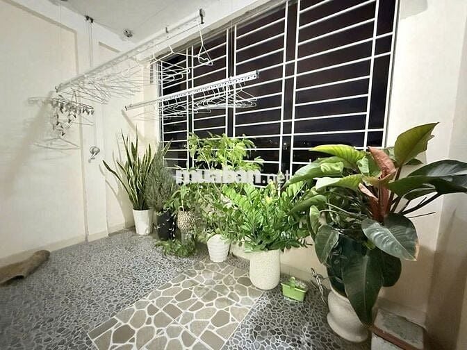 Bán nhà Chùa Láng trung tâm, lô góc 2 thoáng,mt 4m, ngõ thông, 8.1 tỷ