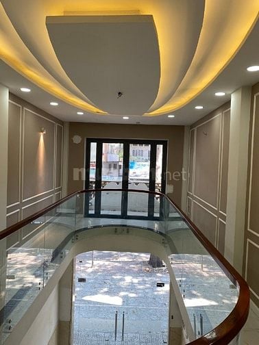 Cho thuê nhà mặt tiền Ngô Gia Tự, Q.10, 4x22m, NH 6m, 5 lầu, thang máy