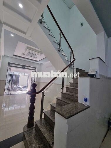 Nhà mới sạch hẻm xe tải tới cửa 1lâu bancông,2pn +1p ,2wc sân xe máy