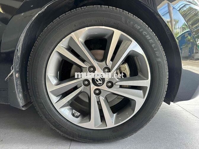 Hyundai Elantra 2018 2.0 AT - 80000 km không lỗi