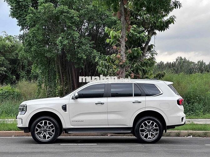 Siêu Lướt Ford Everest 2024 Titanium 2.0L 4x2 AT