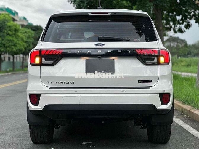 Siêu Lướt Ford Everest 2024 Titanium 2.0L 4x2 AT