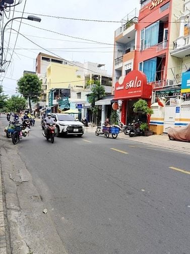 Gán Bán MTKD Tân Quý 5M x 20M 4 Tầng Giá Rẻ ngay Aeon Mall