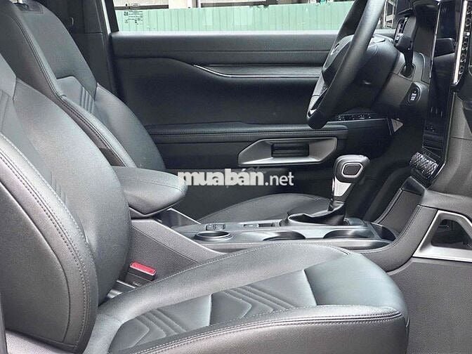 Siêu Lướt Ford Everest 2024 Titanium 2.0L 4x2 AT