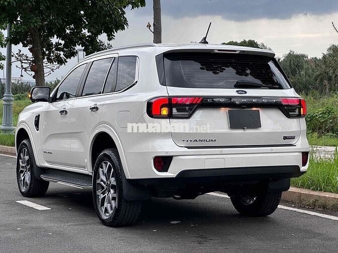 Siêu Lướt Ford Everest 2024 Titanium 2.0L 4x2 AT