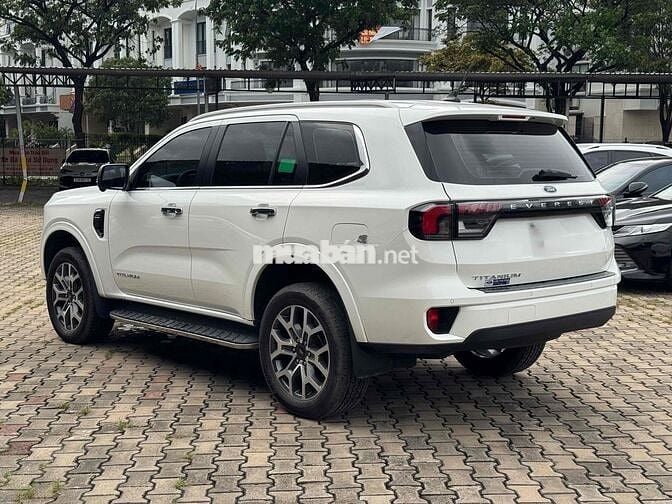 Ford Everest 2024 Titanium 1 Cầu 26.000 km