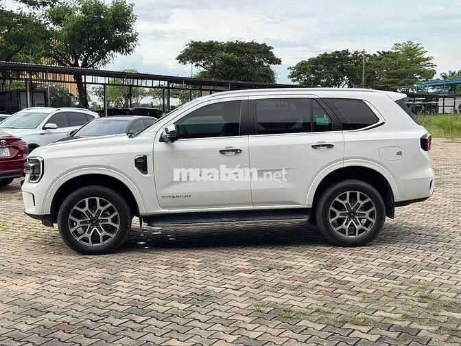 Ford Everest 2024 Titanium 1 Cầu 26.000 km