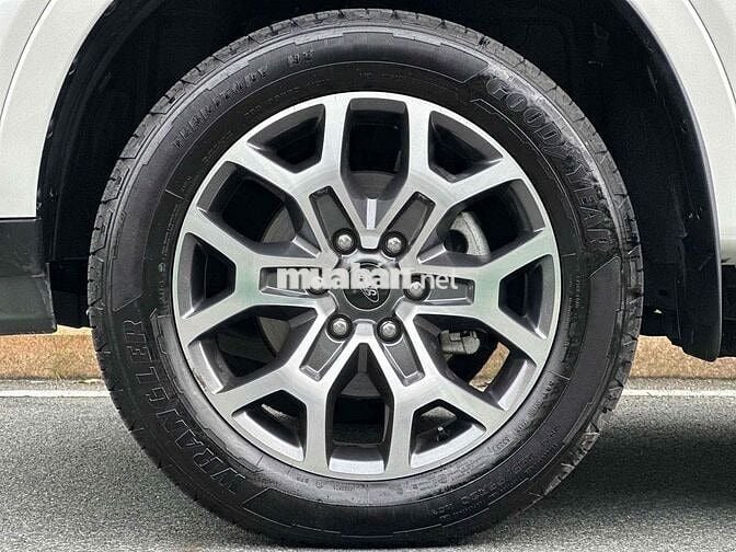 Siêu Lướt Ford Everest 2024 Titanium 2.0L 4x2 AT