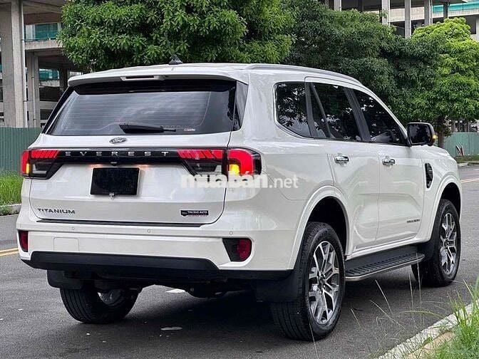 Siêu Lướt Ford Everest 2024 Titanium 2.0L 4x2 AT