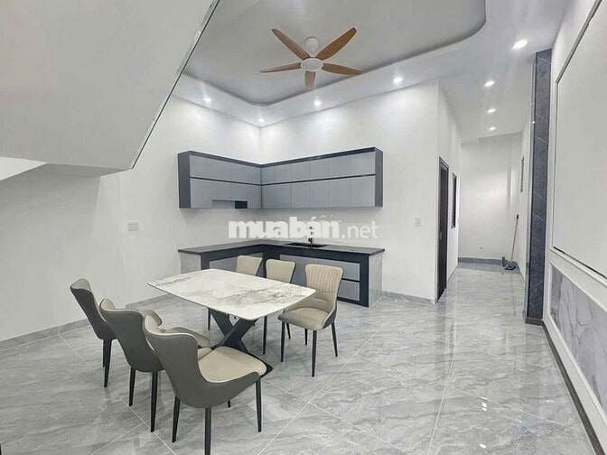 Định Cư. Cần Bán Gấp Căn Nhà Lầu Full Nội Thất Ngay Cổng Chào Bửu Long